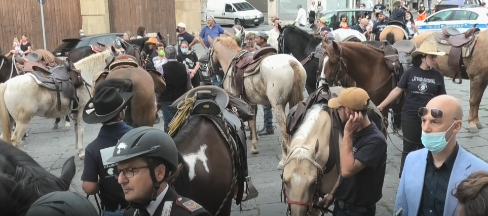 “I giorni dell’Arcangelo” a cavallo sulla via Francigena