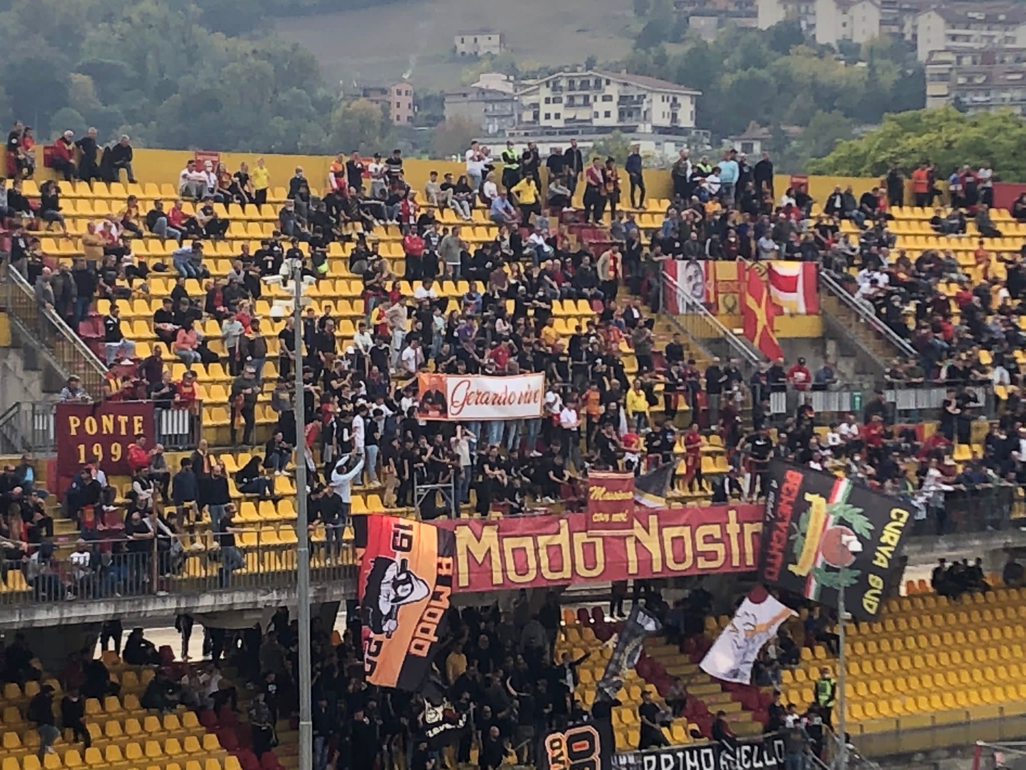 Benevento, il ricordo della Curva al tifosissimo Gerardo De Figlio