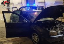 Altavilla Irpina| In fiamme nella notte una Volkswagen Golf, indagano i carabinieri
