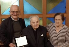 Castelvenere: il sindaco dona targa ricordo a coppia di coniugi per Nozze d’Oro