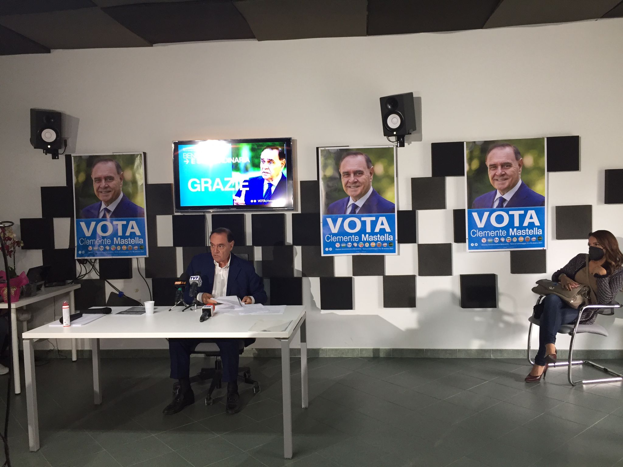 Verso il ballottaggio: Mastella in conferenza stampa replica a Perifano e Moretti