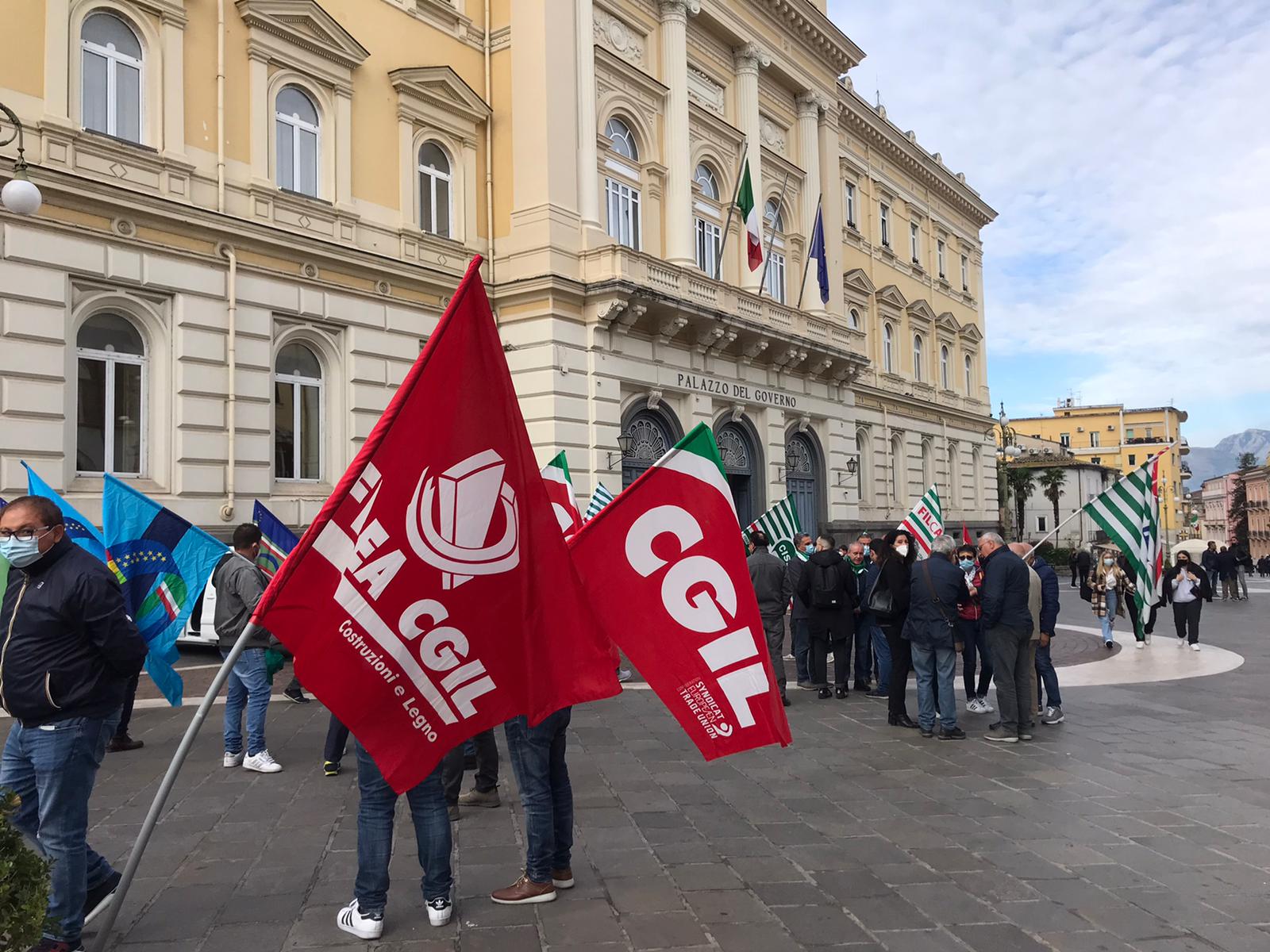 Sicurezza sul lavoro, sindacati in Prefettura: ”Basta ‘morti bianche’, occorre un tavolo permanente e più controlli”