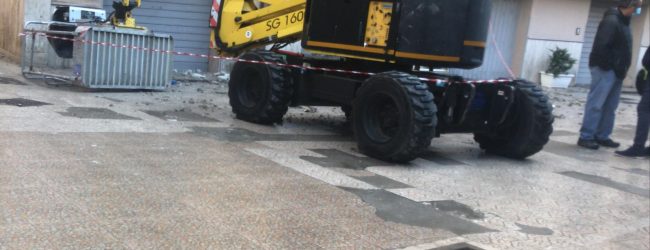 Benevento|Due operai precipitano da impalcatura al viale degli Atlantici