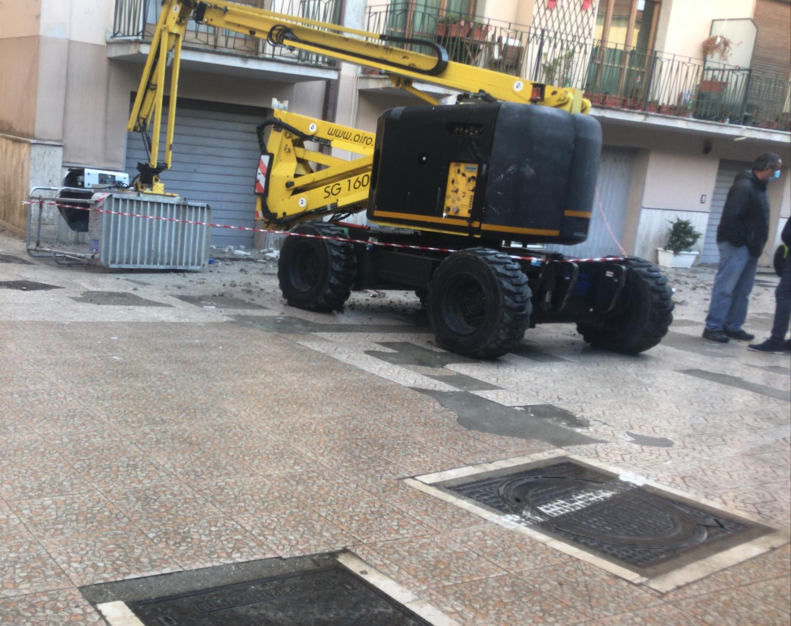 Benevento|Due operai precipitano da impalcatura al viale degli Atlantici
