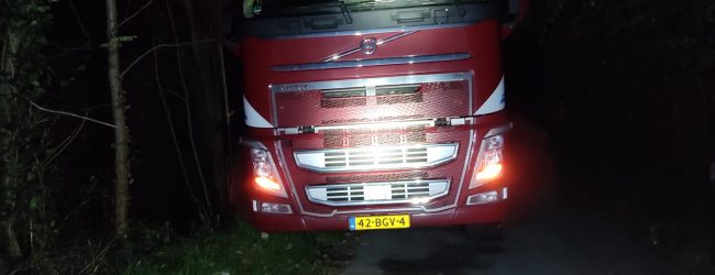 Autoarticolato si incastra su strada tra San Lorenzello e Faicchio