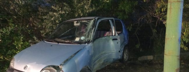 Benevento, auto fuori strada alla Rotonda dei Pentri