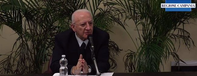 De Luca: lockdown per i non vaccinati? Sarebbe il minimo