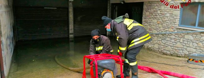 Pioggia e vento in Irpinia, 30 interventi di soccorso dei vigili del fuoco