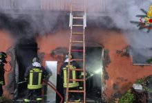 Montefredane| Incendio in una palazzina, in fiamme materiali depositati su 2 piani