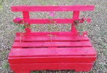 Violenza donne, all’ASI di Benevento una panchina rossa realizzata con materiali di riciclo