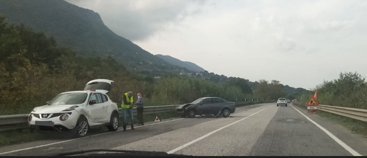 Strada Statale Telesina: scontro tra due auto,traffico in tilt