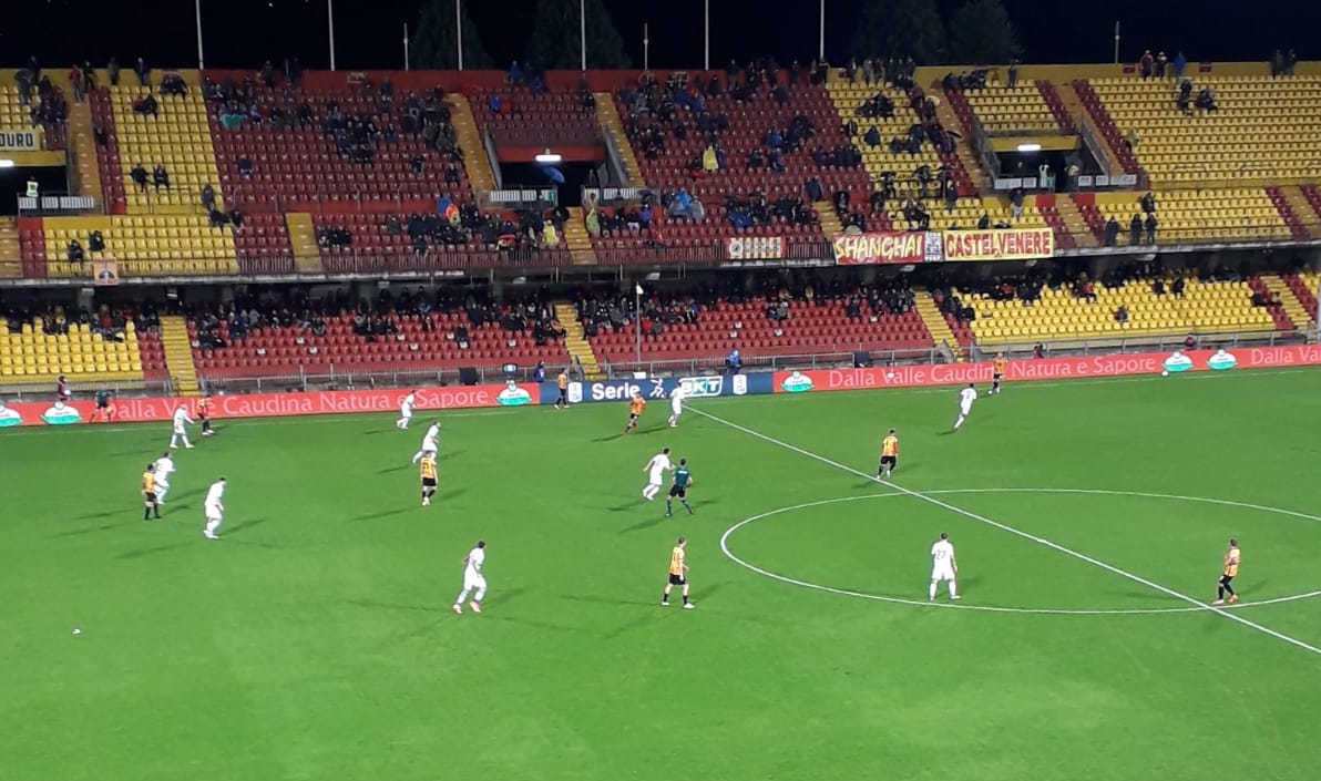 Benevento, crash con un Glik. Il Frosinone cala il poker al “Vigorito”