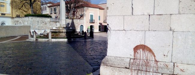 Dopo l’Arco di Traiano, imbrattato il Campanile di Santa Sofia a Benevento