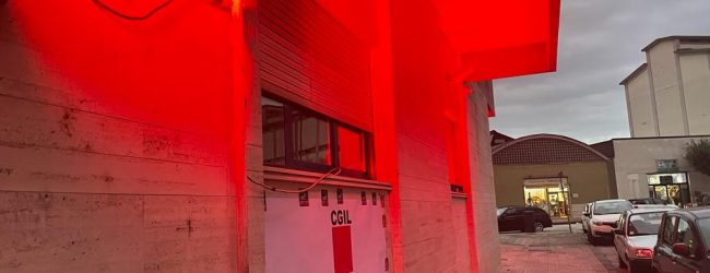 Violenza donne, la Cgil di Benevento si illumina di Rosso fino al 30 Novembre