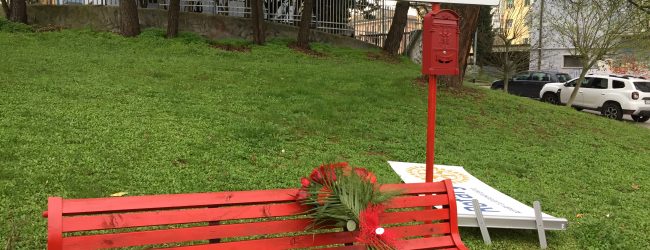 In via De Caro a Benevento la “cassetta rossa” per imbucare messaggi d’aiuto