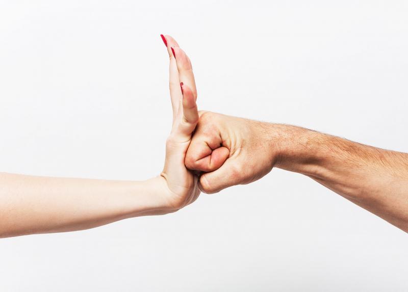 Giornata internazionale contro la violenza sulle donne, l’impegno dei Comuni di San Lorenzello e Fragneto l’Abate