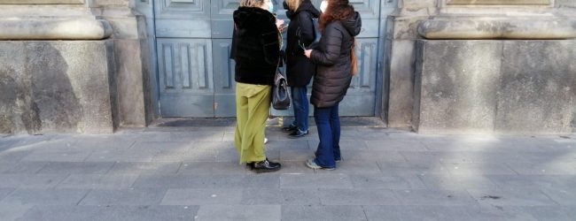 Mastella chiude le scuole, mamme in agitazione. Civico22 allerta l’ASL