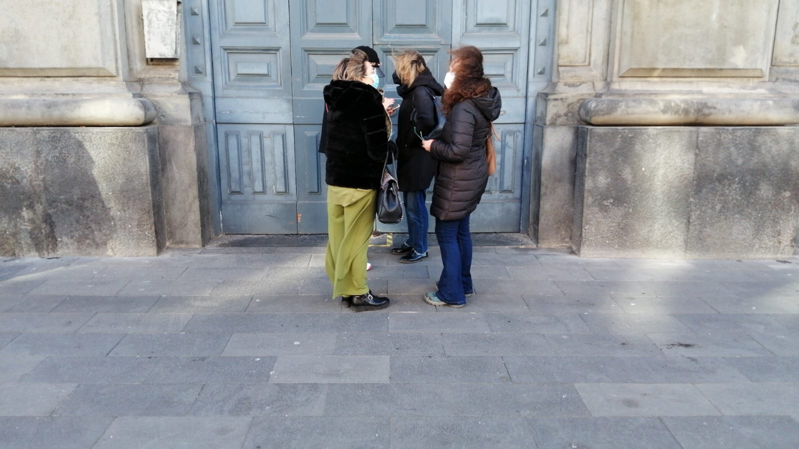 Mastella chiude le scuole, mamme in agitazione. Civico22 allerta l’ASL