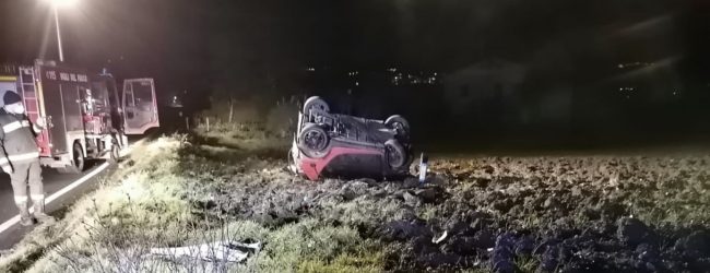 Dramma sulla SS 90 bis: si ribalta e finisce in un terreno, muore 41enne