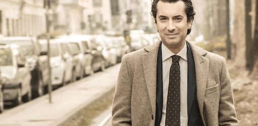 Eccezionale concerto del pianista Roberto Cominati che interpreta pagine di Händel, Bach e Chopin per i 50 anni del Conservatorio di Avellino