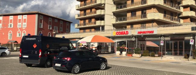 Allarme bomba nelle sedi Conad di Avellino e Atripalda, locali sgomberati e artificieri al lavoro