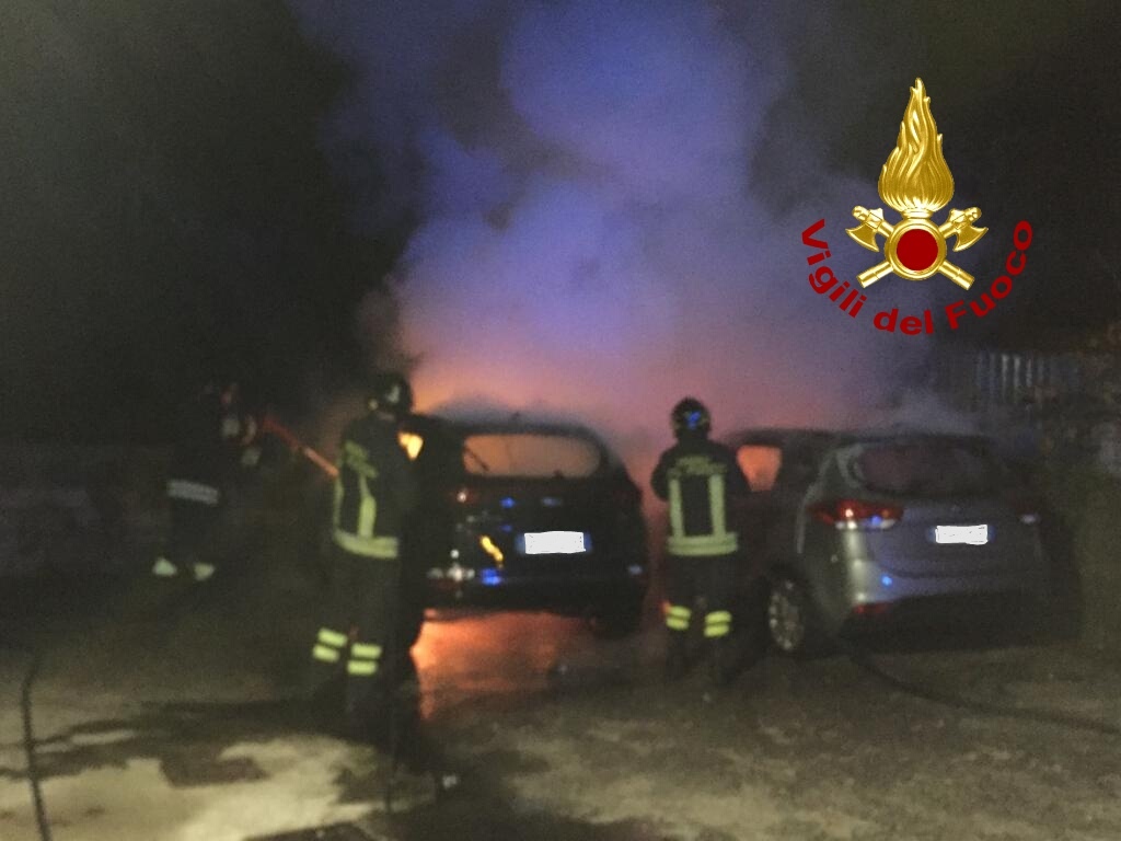 auto in fiamme a forino 3