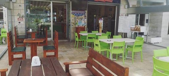 Dipendenti positivi al Covid-19, chiudono bar e pizzerie tra Avellino e Mercogliano
