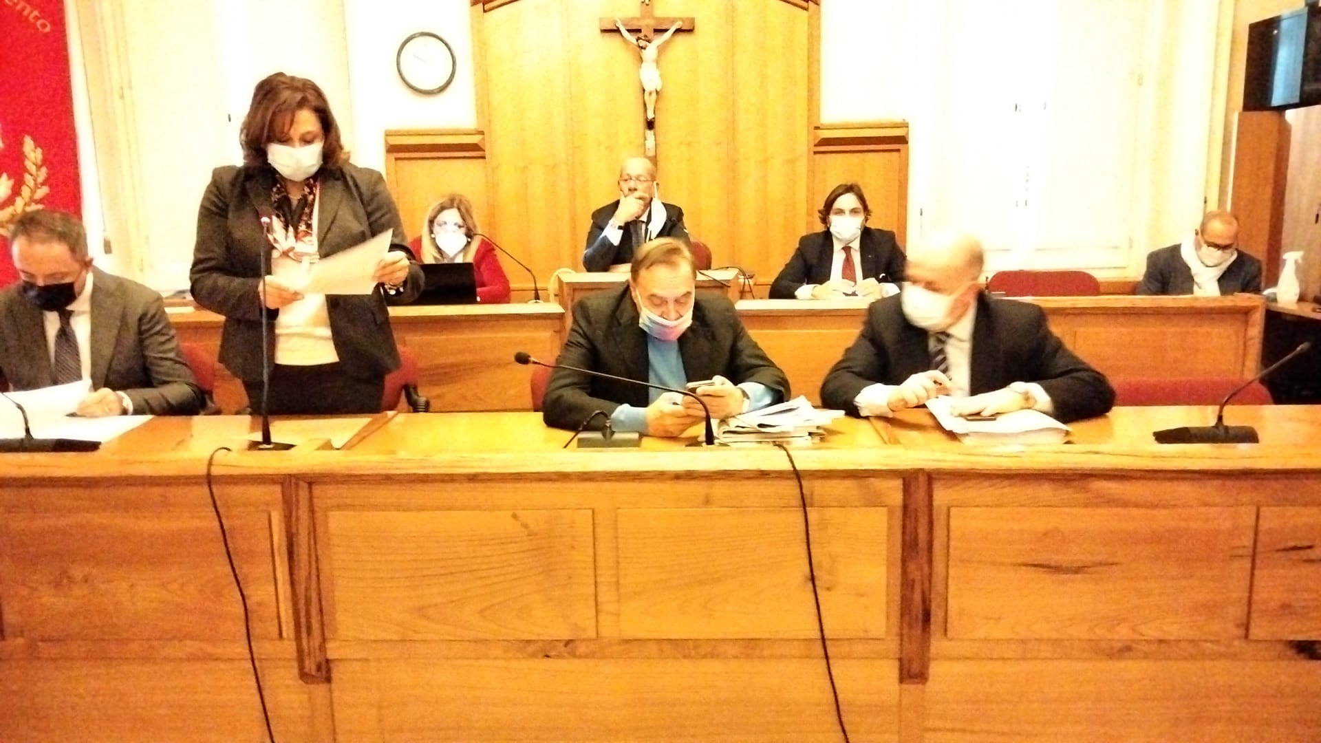 Benevento|Consiglio, l’opposizione fa saltare la discussione sui debiti. Linee programmatiche “minimaliste” del sindaco