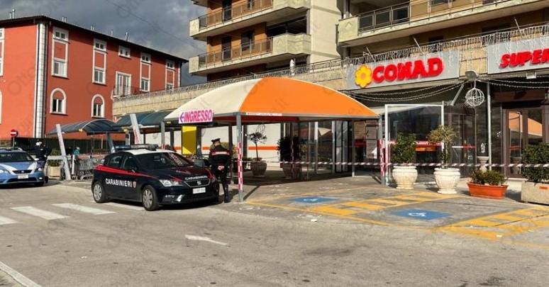 Rientra l’allarme bomba alla Conad di Avellino e Atripalda, gli artificieri bonificano i locali dei due supermercati