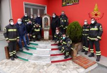 Lioni| Vigili del fuoco, posizionata davanti alla sede del distaccamento la statua restaurata di Santa Barbara