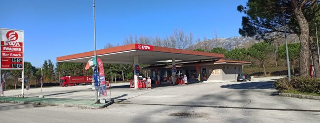Paolisi, rapina al distributore di carburante: picchiato giovane in servizio