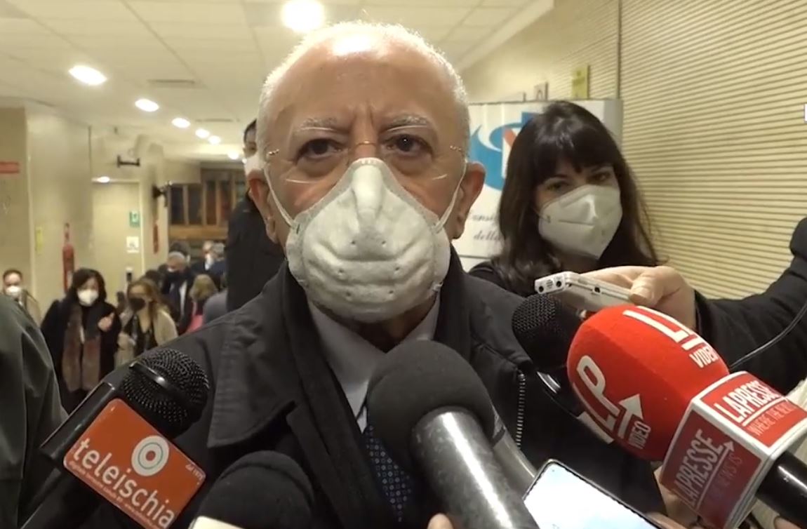 Covid, De Luca a ministro Bianchi: “In Campania 25.745 positivi nella fascia 0-13 anni”
