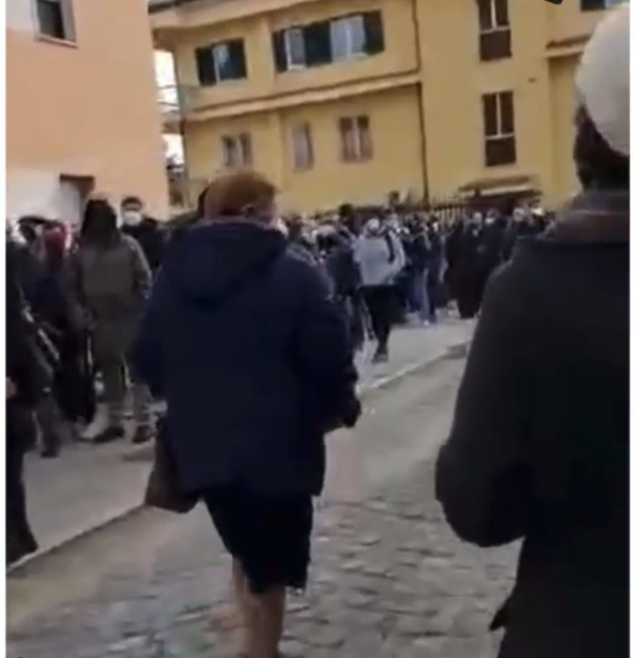 Vaccinazione anti covid, nel Sannio hub presi d’assalto. Disagi in diversi centri