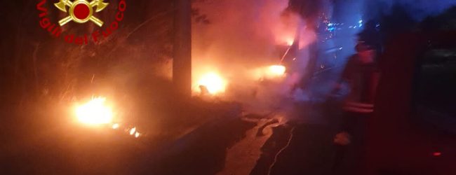 Montella| Furgone in fiamme nella notte, intervengono i vigili del fuoco