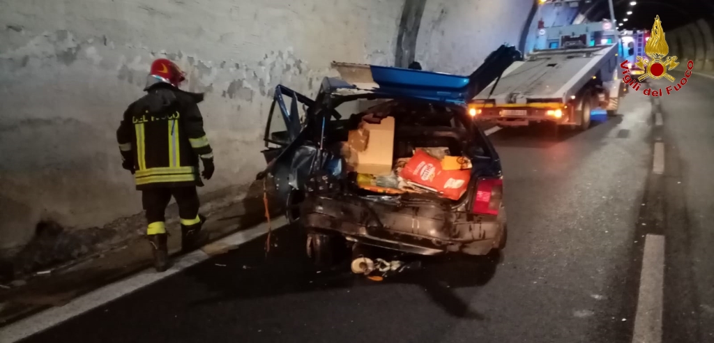 Montemiletto| Incidente in galleria sull’A16, feriti due coniugi