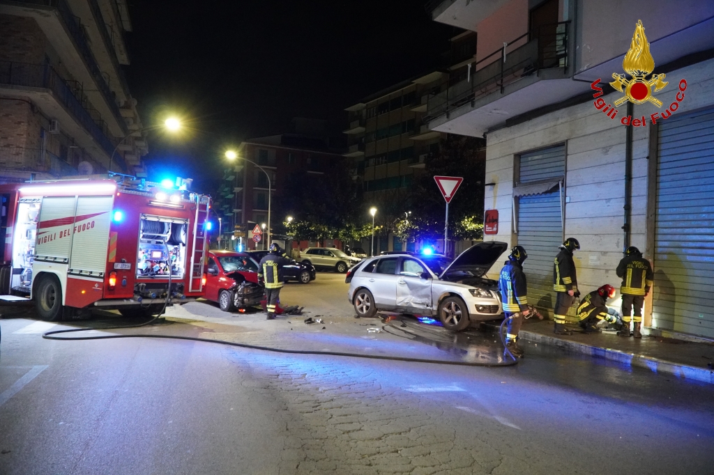 Avellino| Scontro tra due auto, conducenti in ospedale: danneggiata condotta del gas