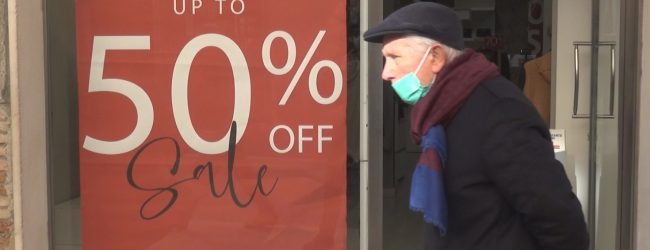 Benevento, al via lo shopping con i saldi: nella top 10 le scarpe
