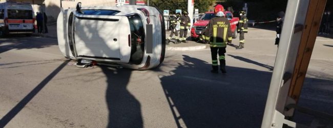 San Giorgio Del Sannio, scontro tra due auto, una si capovolge