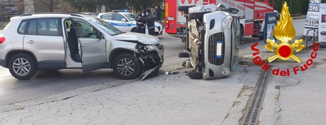 Avellino| Scontro tra due auto, utilitaria si ribalta: donna trasportata all’ospedale “Moscati”