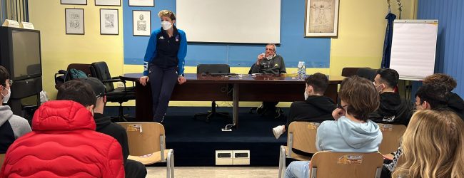 Donne e sport: all’Istituto Alberti l’esperienza della schermitrice sannita Francesca Boscarelli