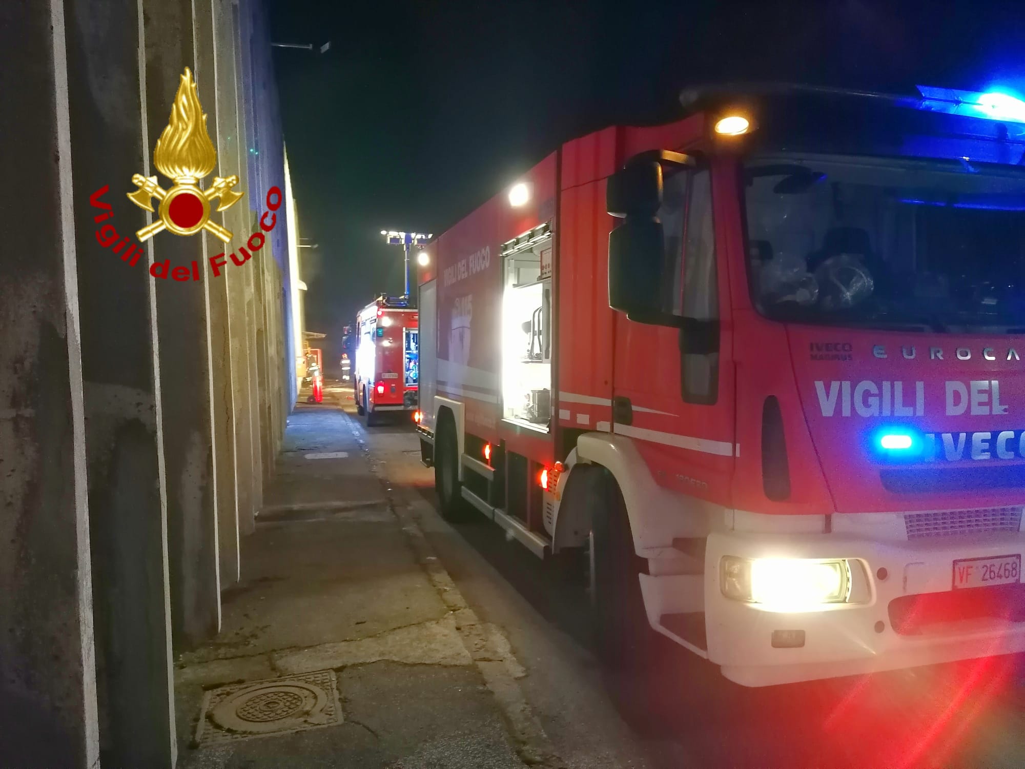 Avellino| Incendio in un deposito di Pianodardine, due operai intossicati