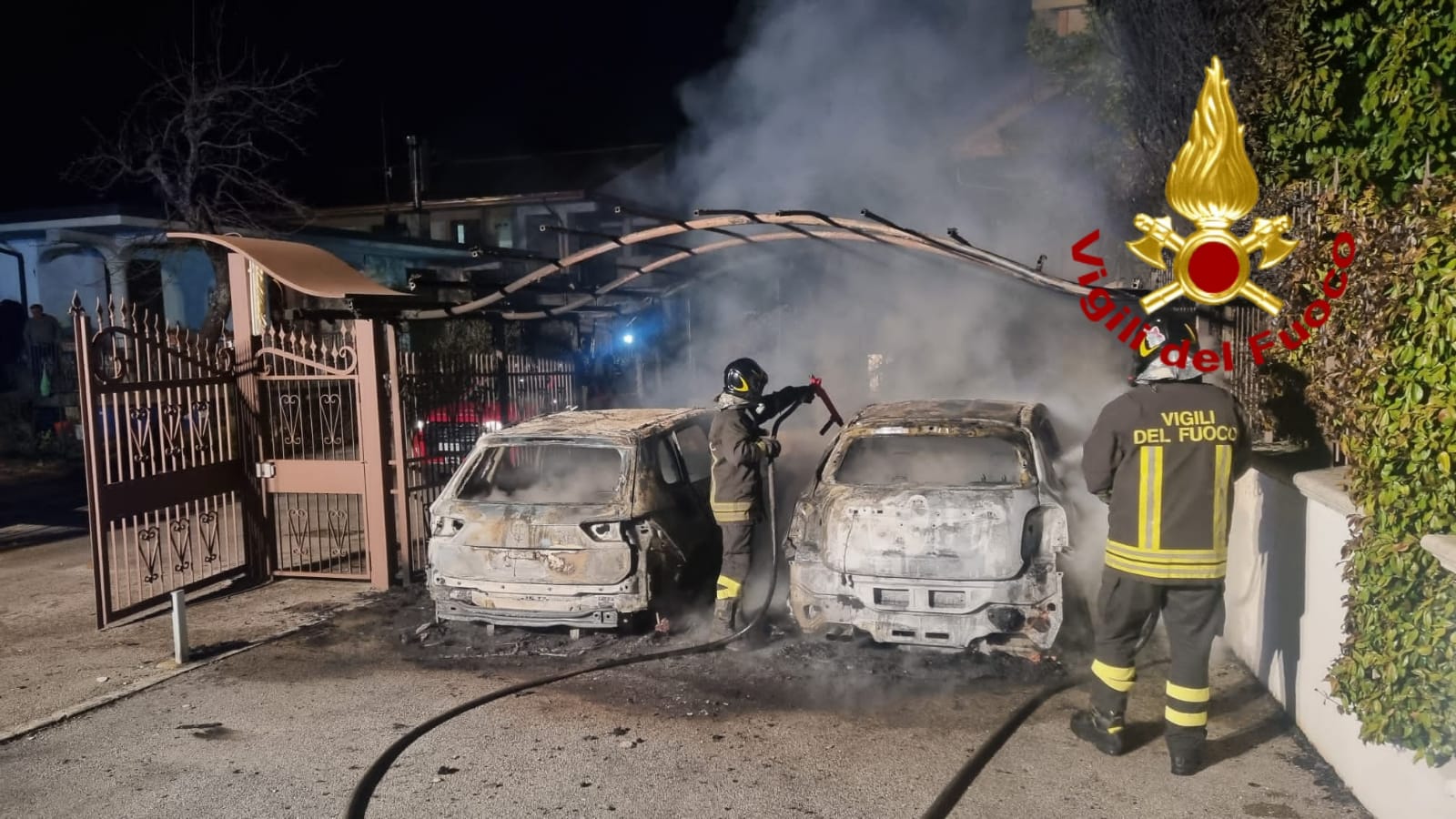 Serino| Due auto in fiamme nella notte, intervengono i vigili del fuoco