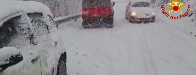 Neve in Irpinia, diverse auto bloccate sull’Altopiano del Laceno