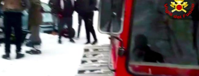 Pietrastornina| Dodici ragazzi bloccati dalla neve in un rifugio, recuperati dai vigili del fuoco