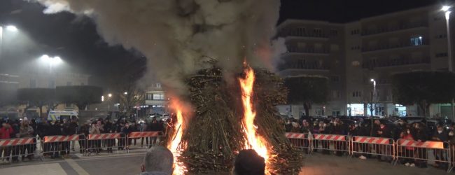 Il falò di San Sabino torna a “riscaldare” Atripalda