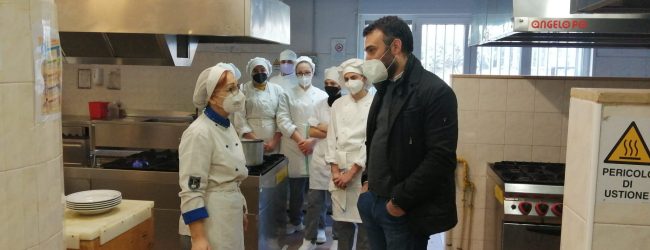 Pasquale Maglione (M5S) in visita all’IPSAR “Le Streghe”.Tra eccellenze e criticità strutturali