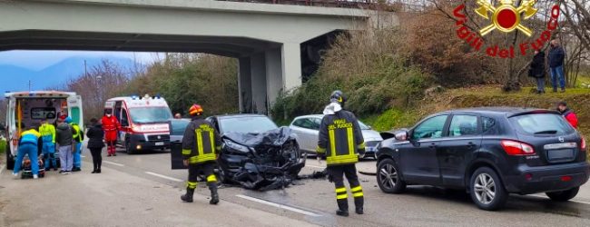 Irpinia| Scontro frontale sulla variante, 2 feriti al Moscati. Pompieri al lavoro anche per elitrasporto e fuga di gas