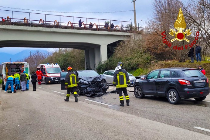 Irpinia| Scontro frontale sulla variante, 2 feriti al Moscati. Pompieri al lavoro anche per elitrasporto e fuga di gas