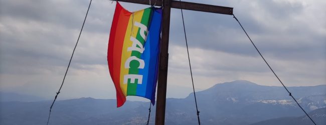 Issata la bandiera della pace sul Monte Pentime