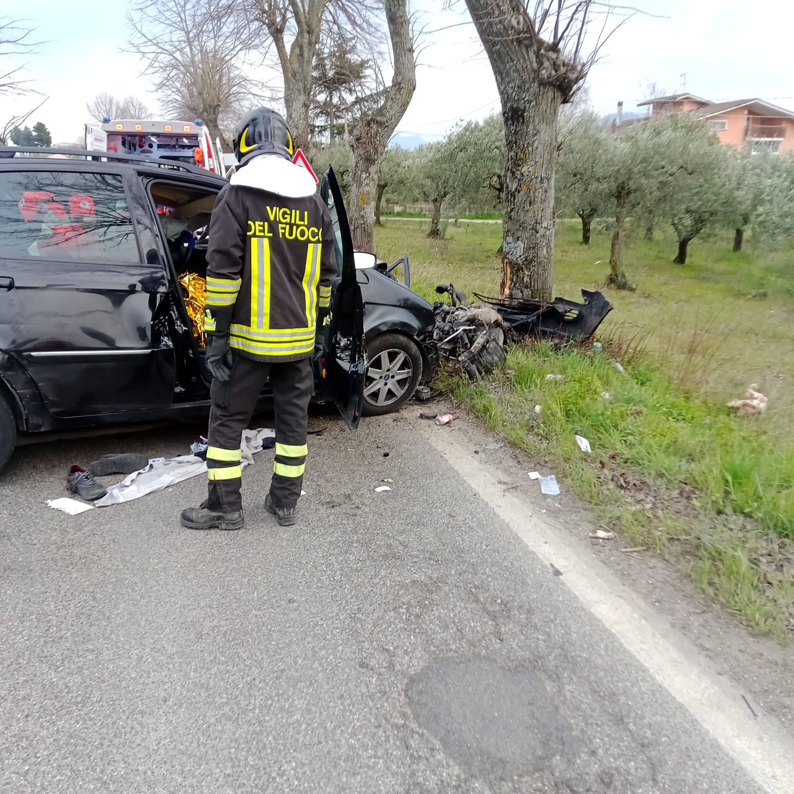 San Giorgio del Sannio, auto finisce contro un albero: muore una 38enne